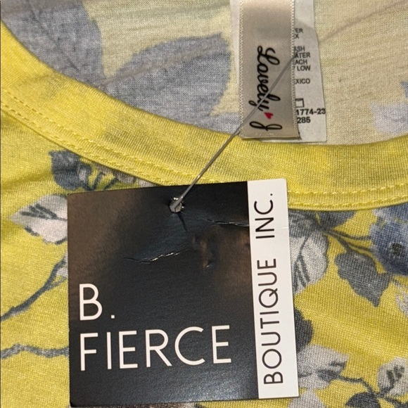 🌹B. Fierce Floral Yellow Blouse - Picture 3 of 4